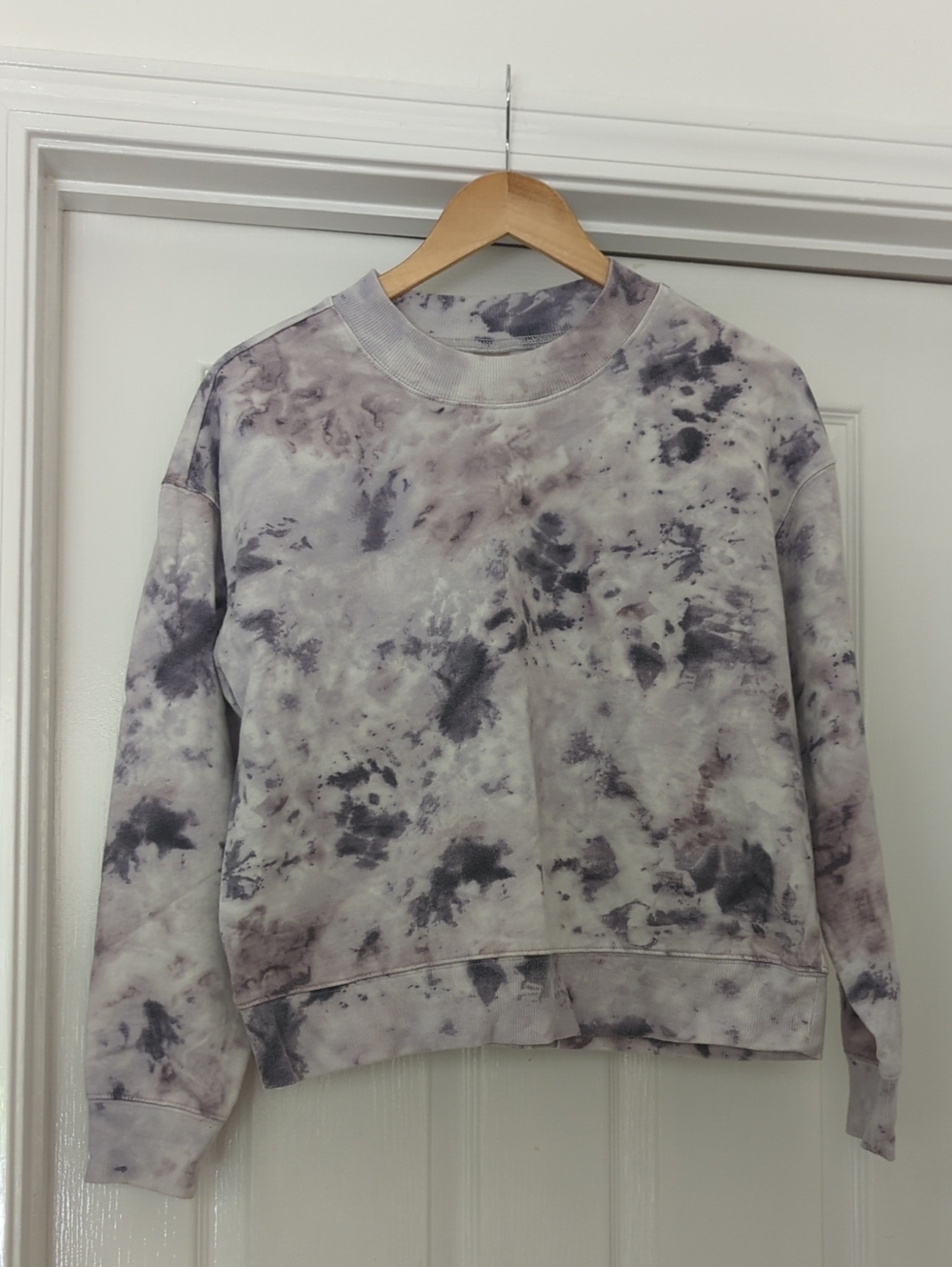 Tie-Dye Crewneck Pullover Lavender Gray Small